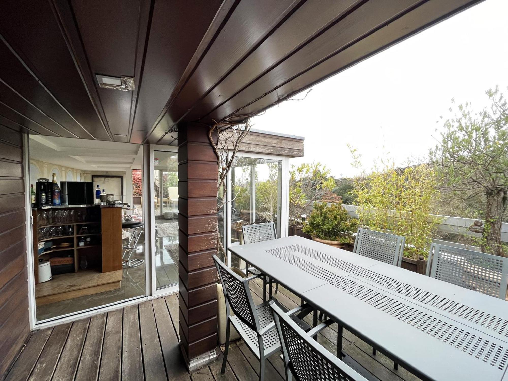 Urban Flat 26 - Sublime 120 M2 Duplex With Big Balcony In